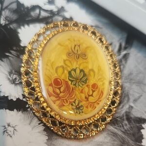 1970s gold & yellow floral brooch